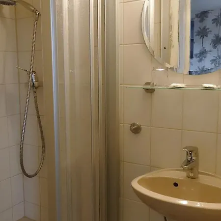 Roastineer Hotell *